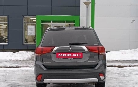 Mitsubishi Outlander III рестайлинг 3, 2018 год, 2 315 000 рублей, 6 фотография