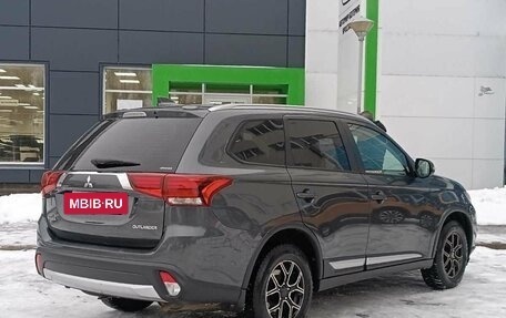 Mitsubishi Outlander III рестайлинг 3, 2018 год, 2 315 000 рублей, 5 фотография