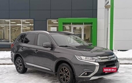 Mitsubishi Outlander III рестайлинг 3, 2018 год, 2 315 000 рублей, 3 фотография