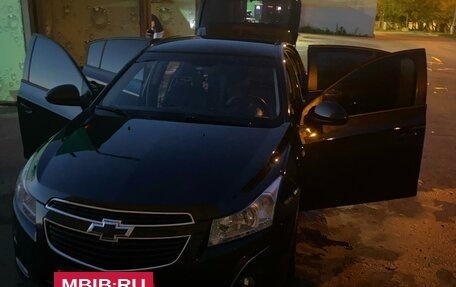 Chevrolet Cruze II, 2013 год, 870 000 рублей, 3 фотография