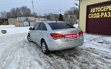 Chevrolet Cruze II, 2010 год, 540 000 рублей, 3 фотография