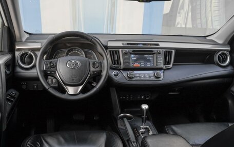 Toyota RAV4, 2013 год, 1 999 000 рублей, 6 фотография