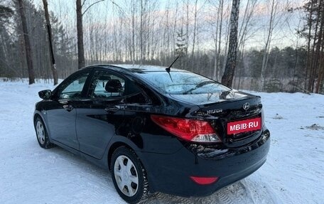 Hyundai Solaris II рестайлинг, 2012 год, 900 000 рублей, 4 фотография