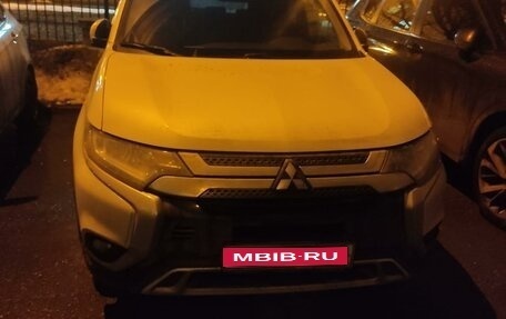 Mitsubishi Outlander III рестайлинг 3, 2018 год, 1 650 000 рублей, 1 фотография