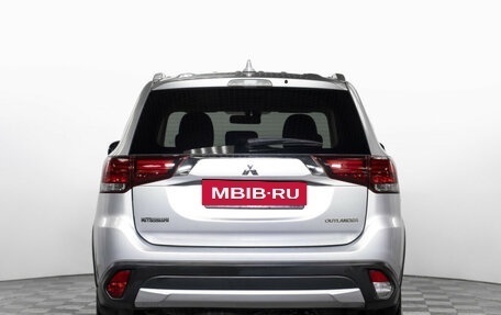 Mitsubishi Outlander III рестайлинг 3, 2018 год, 1 695 000 рублей, 6 фотография