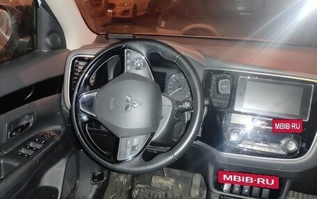 Mitsubishi Outlander III рестайлинг 3, 2018 год, 1 650 000 рублей, 12 фотография