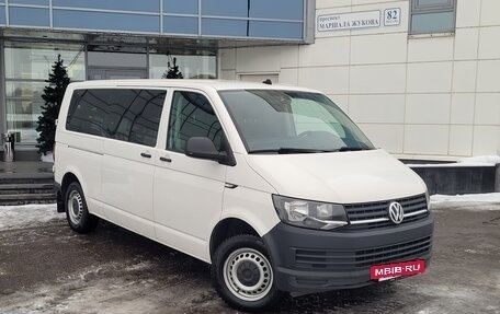 Volkswagen Caravelle T6 рестайлинг, 2017 год, 2 350 000 рублей, 2 фотография