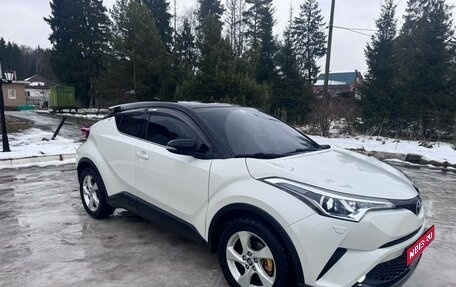 Toyota C-HR I рестайлинг, 2018 год, 2 500 000 рублей, 1 фотография