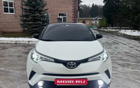 Toyota C-HR I рестайлинг, 2018 год, 2 500 000 рублей, 2 фотография