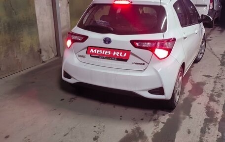 Toyota Yaris III рестайлинг, 2019 год, 1 780 000 рублей, 3 фотография