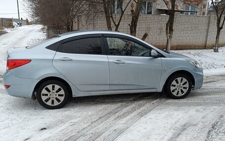 Hyundai Solaris II рестайлинг, 2012 год, 730 000 рублей, 3 фотография