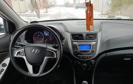 Hyundai Solaris II рестайлинг, 2012 год, 730 000 рублей, 7 фотография