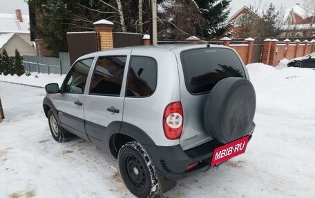 Chevrolet Niva I рестайлинг, 2017 год, 800 000 рублей, 4 фотография