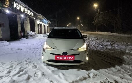 Toyota Prius IV XW50, 2017 год, 1 650 000 рублей, 2 фотография