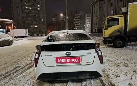 Toyota Prius IV XW50, 2017 год, 1 650 000 рублей, 7 фотография