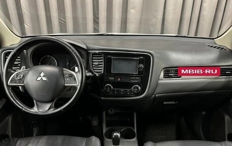 Mitsubishi Outlander III рестайлинг 3, 2014 год, 1 370 000 рублей, 6 фотография