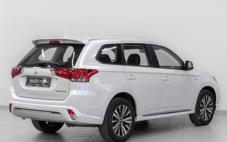 Mitsubishi Outlander III рестайлинг 3, 2022 год, 2 890 000 рублей, 5 фотография