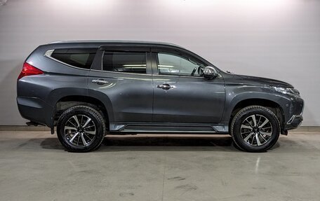 Mitsubishi Pajero Sport III рестайлинг, 2020 год, 3 600 000 рублей, 4 фотография