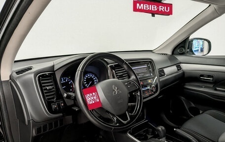 Mitsubishi Outlander III рестайлинг 3, 2018 год, 2 150 000 рублей, 16 фотография