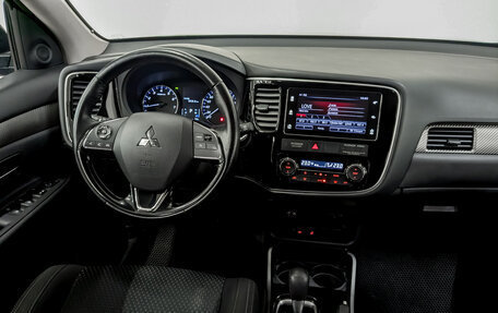 Mitsubishi Outlander III рестайлинг 3, 2018 год, 2 150 000 рублей, 29 фотография