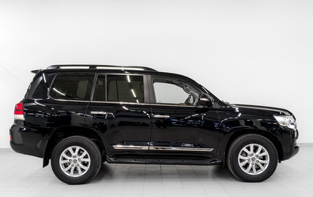 Toyota Land Cruiser 200, 2016 год, 7 995 000 рублей, 4 фотография