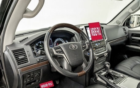 Toyota Land Cruiser 200, 2016 год, 7 995 000 рублей, 16 фотография