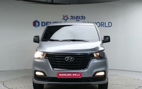 Hyundai Grand Starex Grand Starex I рестайлинг 2, 2020 год, 3 770 000 рублей, 1 фотография