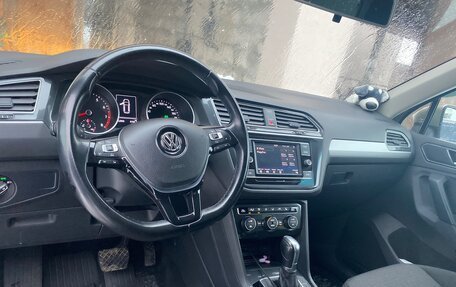 Volkswagen Tiguan II, 2018 год, 1 850 000 рублей, 2 фотография