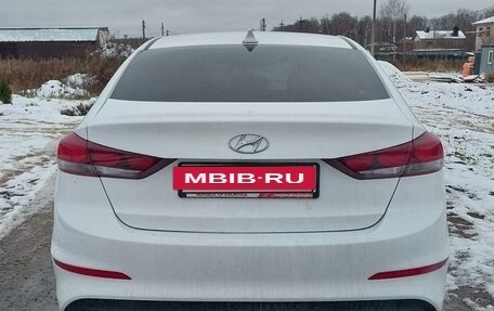 Hyundai Elantra VI рестайлинг, 2017 год, 990 000 рублей, 4 фотография