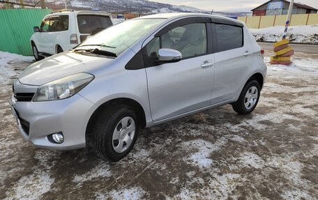 Toyota Vitz, 2013 год, 1 150 000 рублей, 2 фотография