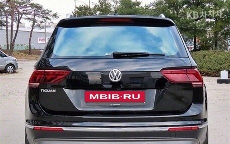 Volkswagen Tiguan II, 2021 год, 2 710 000 рублей, 4 фотография