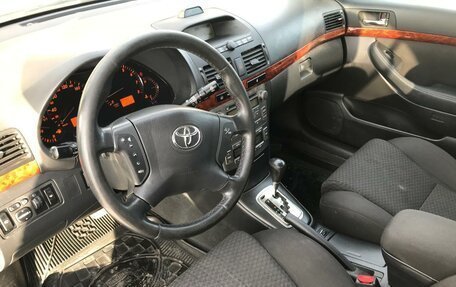 Toyota Avensis III рестайлинг, 2004 год, 780 000 рублей, 1 фотография