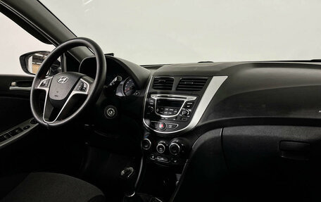 Hyundai Solaris II рестайлинг, 2012 год, 9 фотография