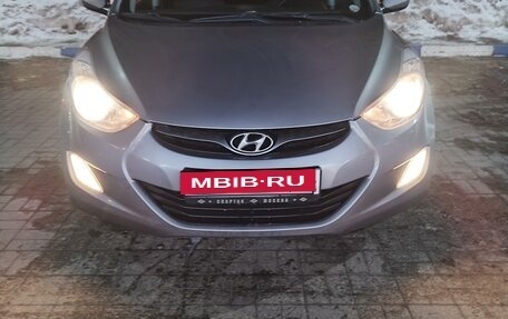 Hyundai Elantra V, 2013 год, 890 000 рублей, 2 фотография