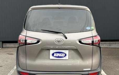 Toyota Sienta II, 2021 год, 1 390 000 рублей, 7 фотография