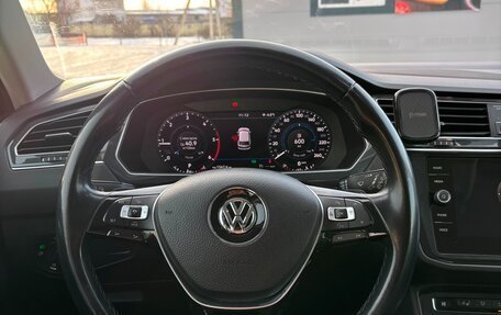 Volkswagen Tiguan II, 2018 год, 3 560 000 рублей, 3 фотография