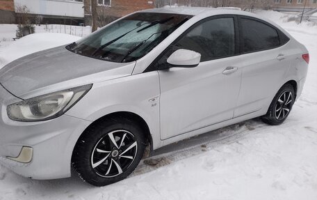 Hyundai Solaris II рестайлинг, 2011 год, 840 000 рублей, 2 фотография