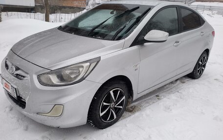 Hyundai Solaris II рестайлинг, 2011 год, 840 000 рублей, 3 фотография