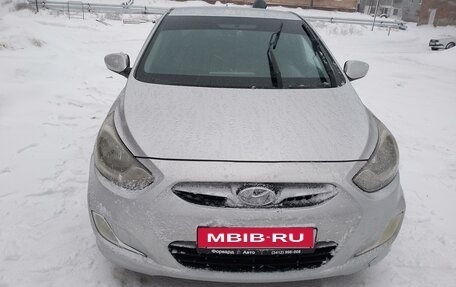 Hyundai Solaris II рестайлинг, 2011 год, 840 000 рублей, 4 фотография