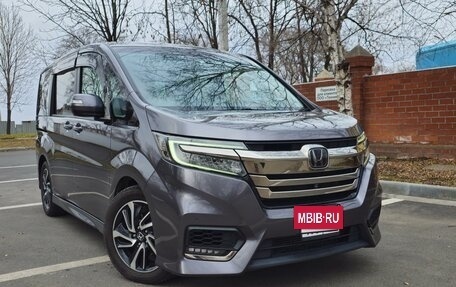 Honda Stepwgn IV, 2018 год, 2 450 000 рублей, 2 фотография