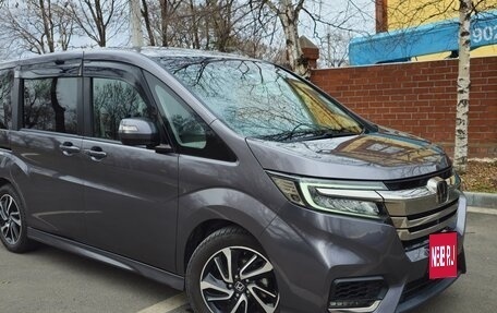 Honda Stepwgn IV, 2018 год, 2 450 000 рублей, 3 фотография