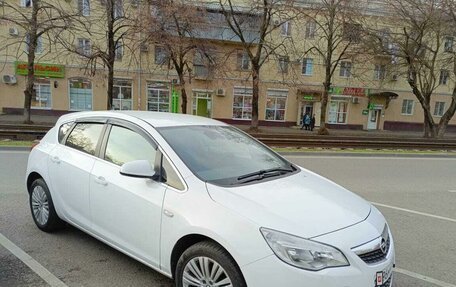 Opel Astra J, 2011 год, 850 000 рублей, 4 фотография