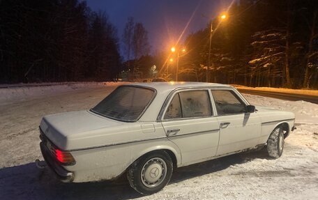 Mercedes-Benz W123, 1977 год, 380 000 рублей, 13 фотография