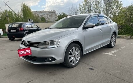 Volkswagen Jetta VI, 2012 год, 999 999 рублей, 3 фотография