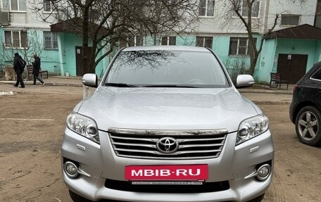 Toyota RAV4, 2011 год, 1 990 000 рублей, 2 фотография