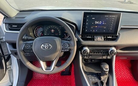 Toyota RAV4, 2022 год, 2 900 333 рублей, 9 фотография