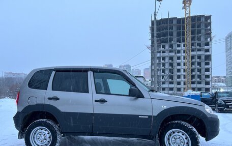 Chevrolet Niva I рестайлинг, 2017 год, 895 000 рублей, 3 фотография