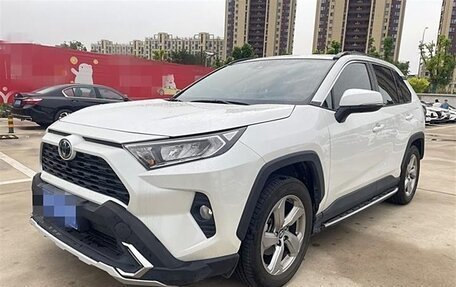 Toyota RAV4, 2021 год, 2 557 000 рублей, 1 фотография