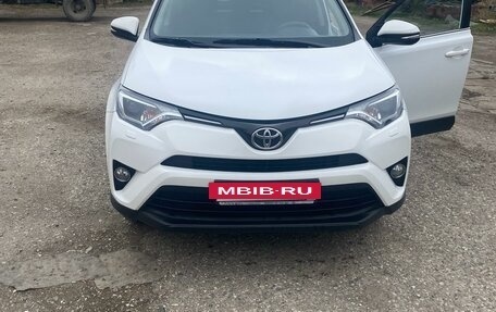 Toyota RAV4, 2017 год, 2 400 000 рублей, 13 фотография