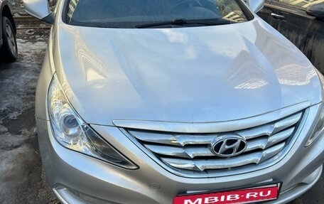 Hyundai Sonata VI, 2011 год, 1 115 000 рублей, 2 фотография